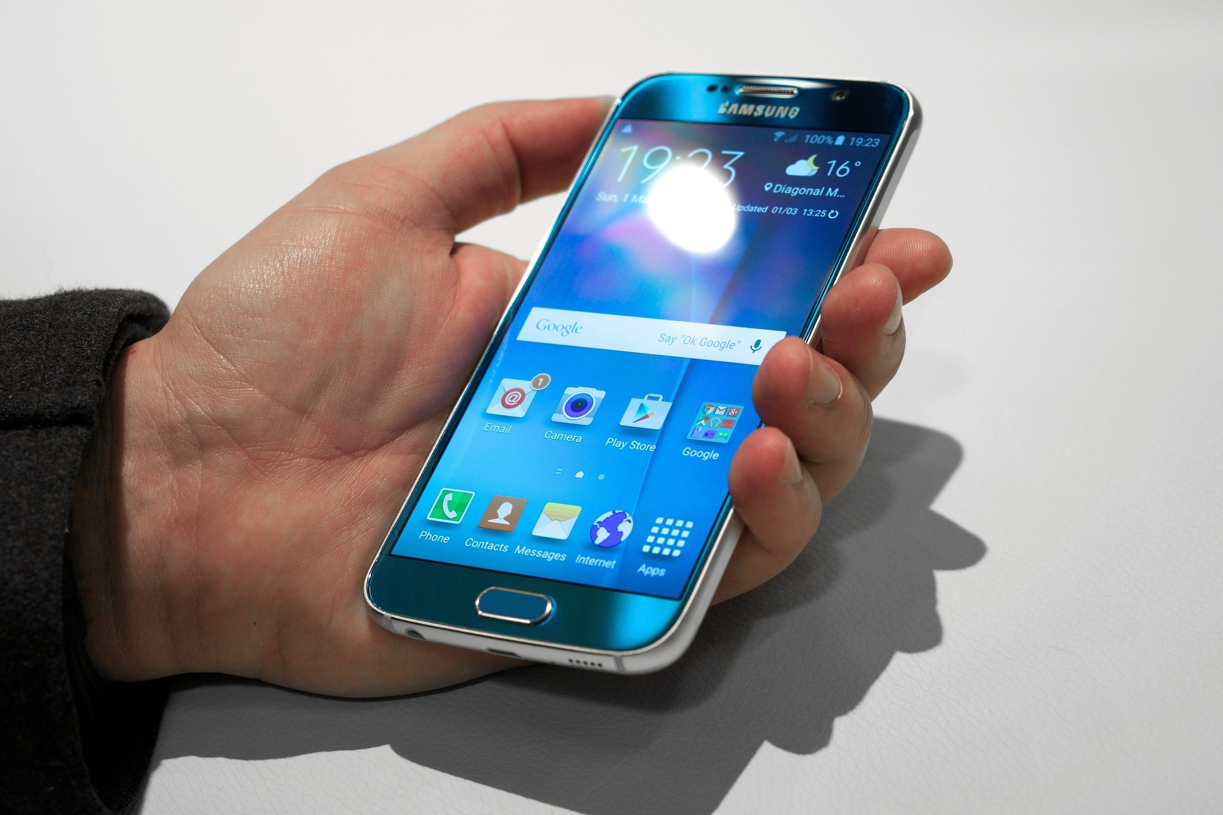 Čtečku otisků prstů má například Samsung Galaxy S6