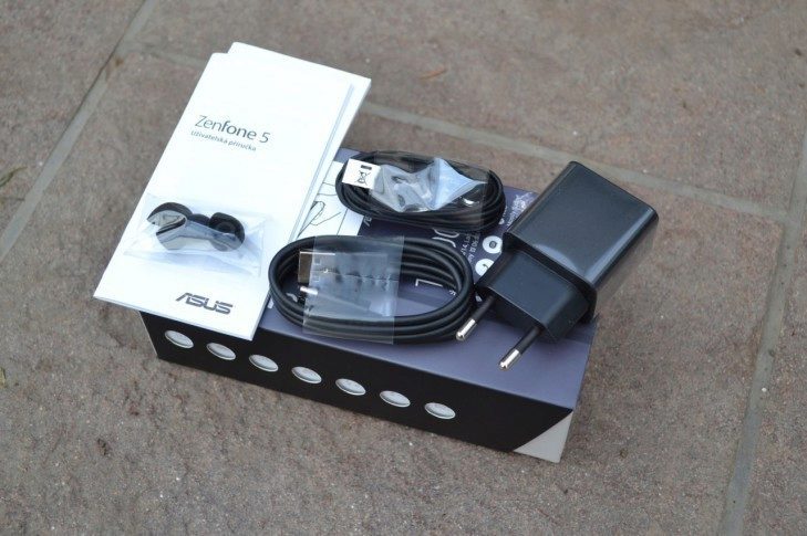 Asus Zenfone 5 -  obsah balení