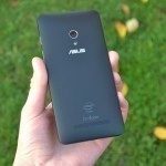 Asus Zenfone 5 – zadní strana telefonu (2)