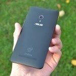 Asus Zenfone 5 – zadní strana telefonu (3)