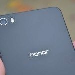 Honor 6 – objektiv zadní kamerky (1)