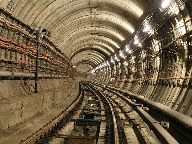 V tunelech pražského metra si zatím nezavoláte (foto: Michal Kuty)