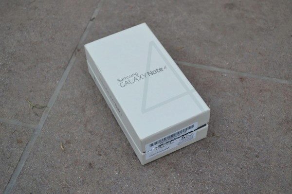 Krabička, ve které Samsung Galaxy Note 4 dorazil