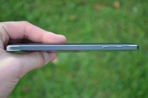 Samsung Galaxy Note 4 - levá strana telefonu