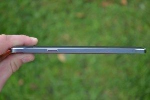 Samsung Galaxy Note 4 - pravá strana telefonu