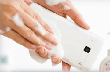 Kyocera DIGNO rafre: Telefon, který umyjete mýdlem