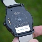 LG G Watch R – zadní strana