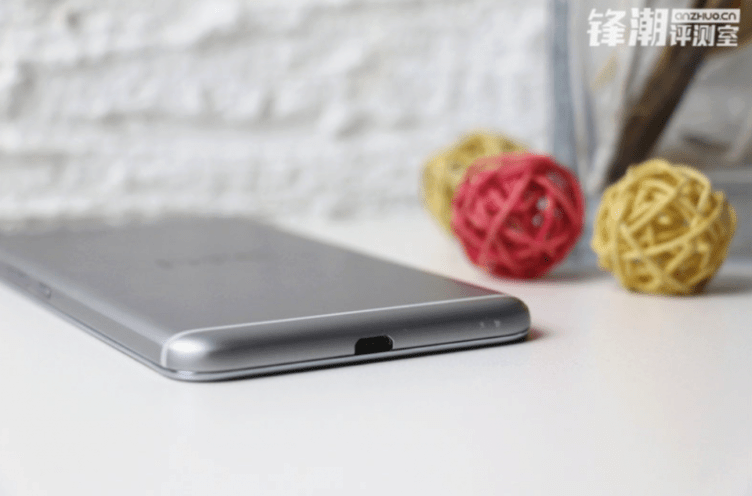 New-pictures-of-the-HTC-One-X9-are-discovered-in-China.jpg1-960x633