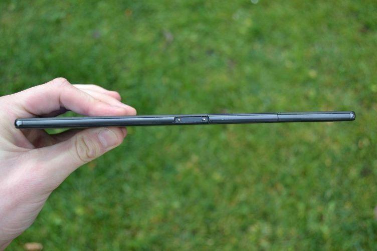 Sony Xperia Z3 Tablet Compact - levá strana Sony Xperia Z3 Tablet Compact - levá strana