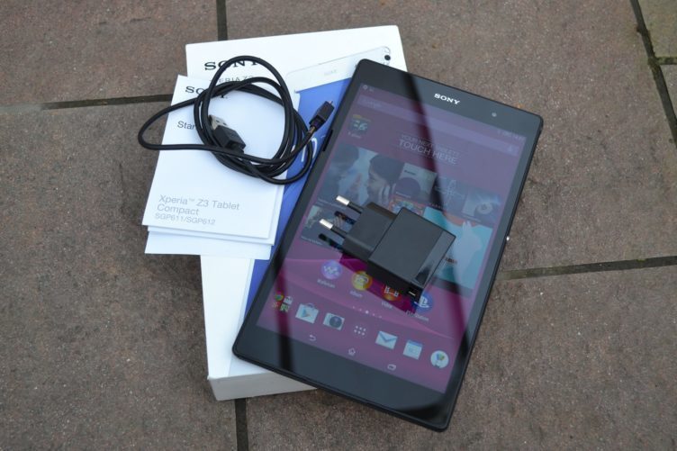 Sony Xperia Z3 Tablet Compact -  obsah balení