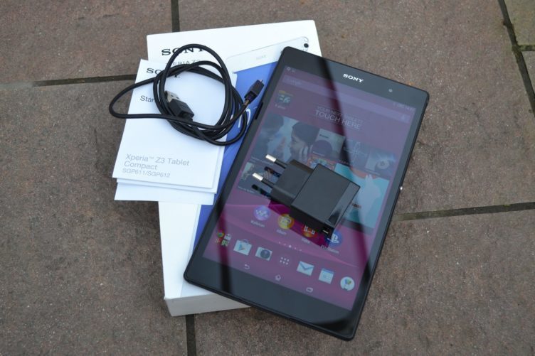 Sony Xperia Z3 Tablet Compact - obsah balení Sony Xperia Z3 Tablet Compact - obsah balení