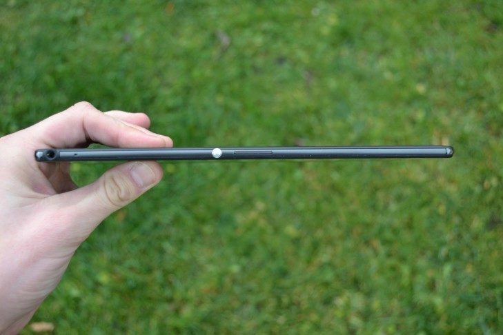 Sony Xperia Z3 Tablet Compact -  pravá strana