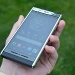 Vertu Aster – přední strana telefonu, displej (4)