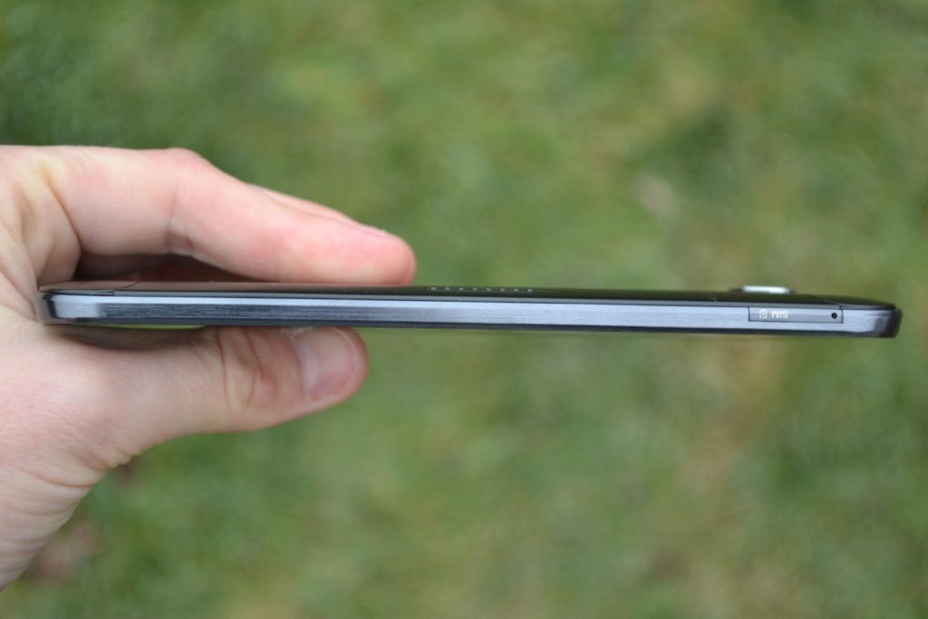 Alcatel One Touch Hero 2 levá strana telefonu