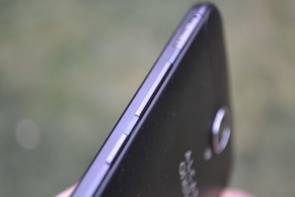 Alcatel One Touch Hero 2 ovládací tlačítka