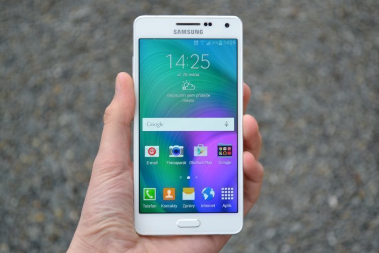 Samsung Galaxy A5 - displej
