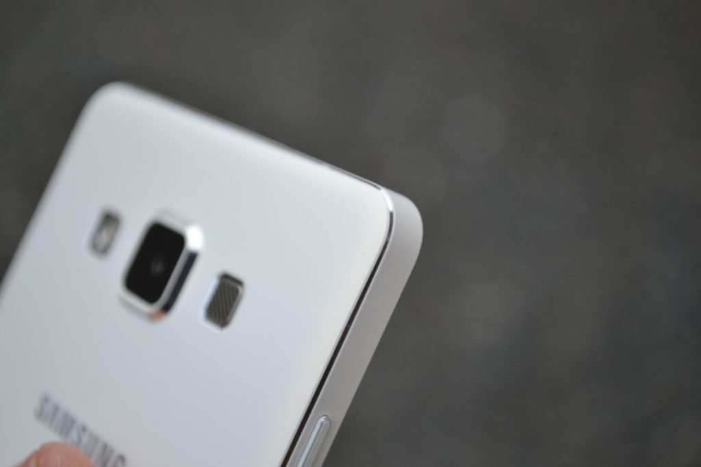 Samsung Galaxy A5 konstrukce telefonu 1