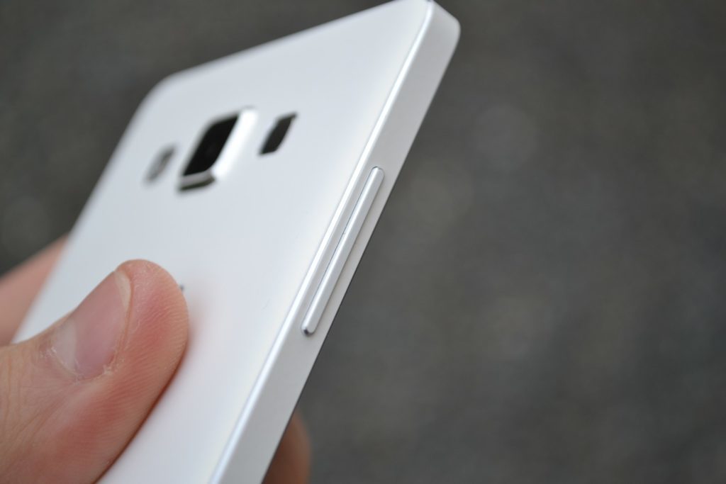 Samsung Galaxy A5 konstrukce telefonu 4