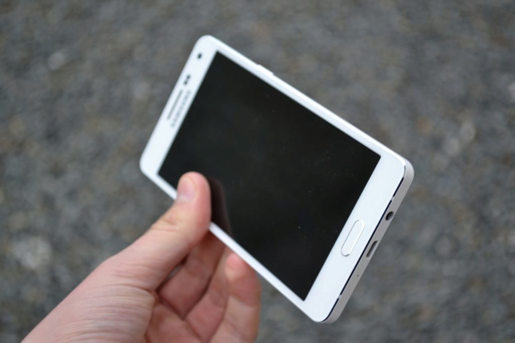 Samsung Galaxy A5 konstrukce telefonu 7