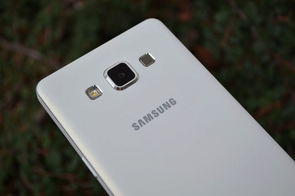 Samsung Galaxy A5 konstrukce telefonu 8