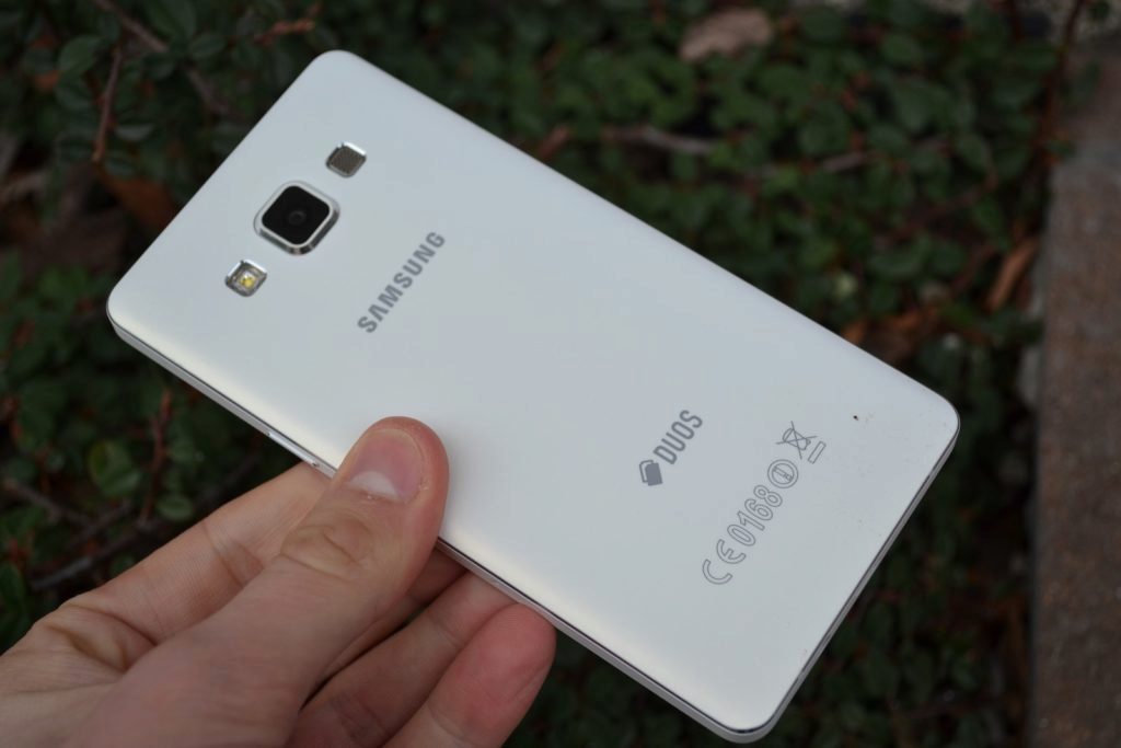 Samsung Galaxy A5 konstrukce telefonu 9