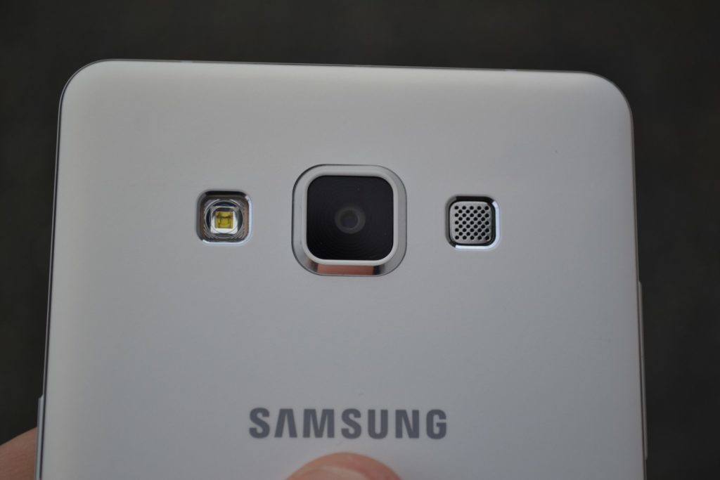 Samsung Galaxy A5 objektiv zadního fotoaparátu 1