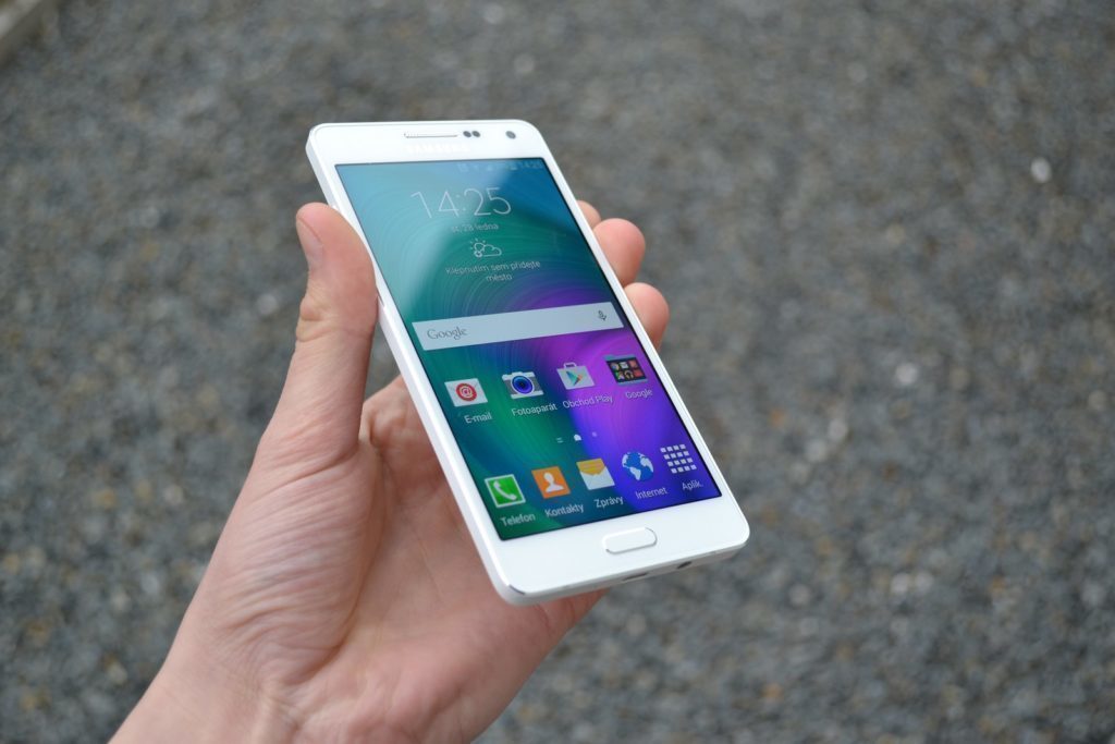 Samsung Galaxy A5 přední strana telefonu 4