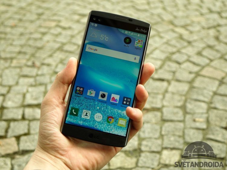 LG V10 - displej, držení, slunce LG V10 - displej, držení, slunce