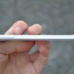 Samsung Galaxy A3 – levá strana telefonu