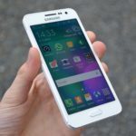 Samsung Galaxy A3 – přední strana telefonu (1)