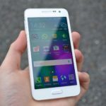 Samsung Galaxy A3 – přední strana telefonu (2)