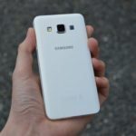 Samsung Galaxy A3 – zadní strana telefonu (3)