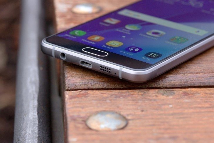 Samsung Galaxy A5 (2016) spodní strana