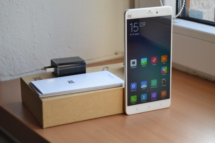 Xiaomi Mi Note - obsah balení Xiaomi Mi Note - obsah balení