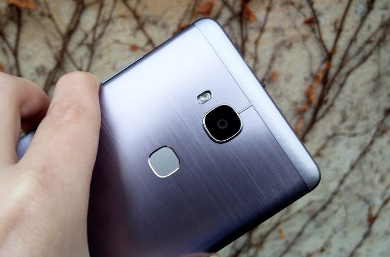 Honor 5x čtečka a fotoaparát 1