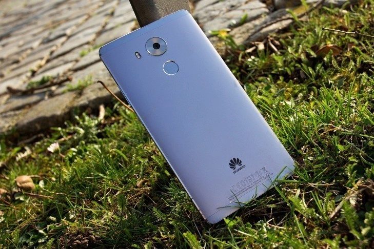 Huawei Mate 8 záda