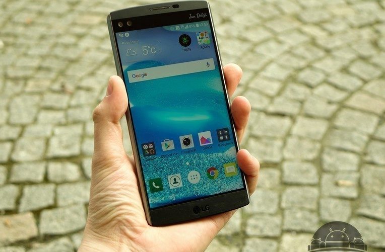 LG-V10-konstrukce-držení LG-V10-konstrukce-držení