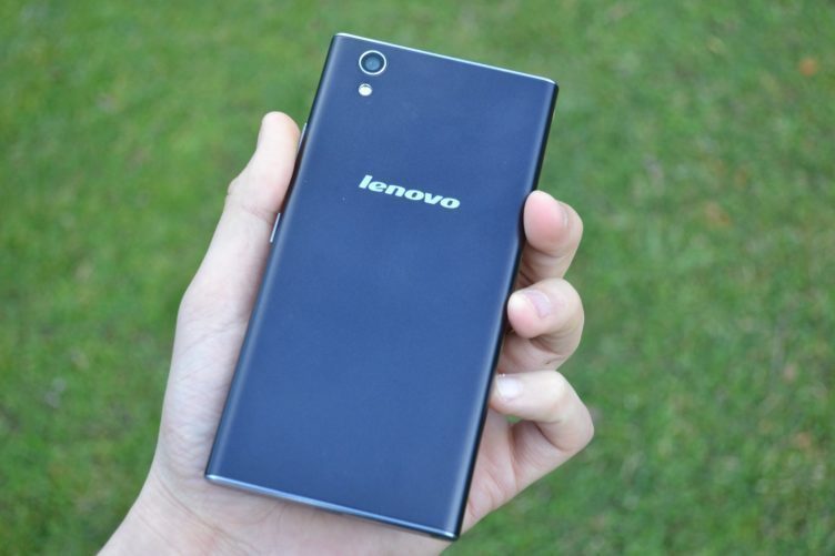 Lenovo P70 - zadní strana telefonu Lenovo P70 - zadní strana telefonu