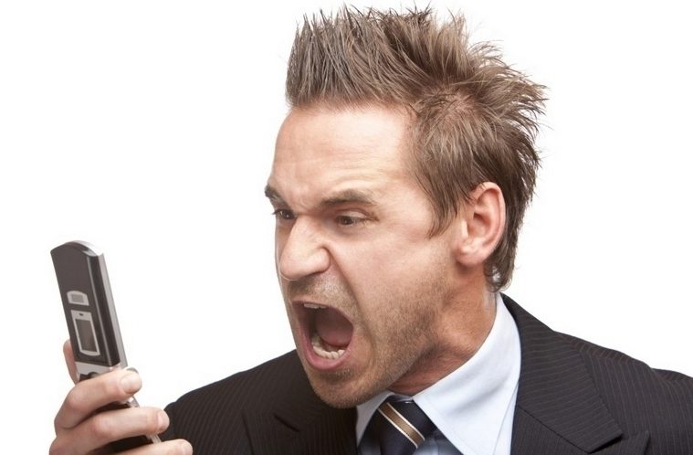 Businessman has stress – Mann schreit ins Telefon