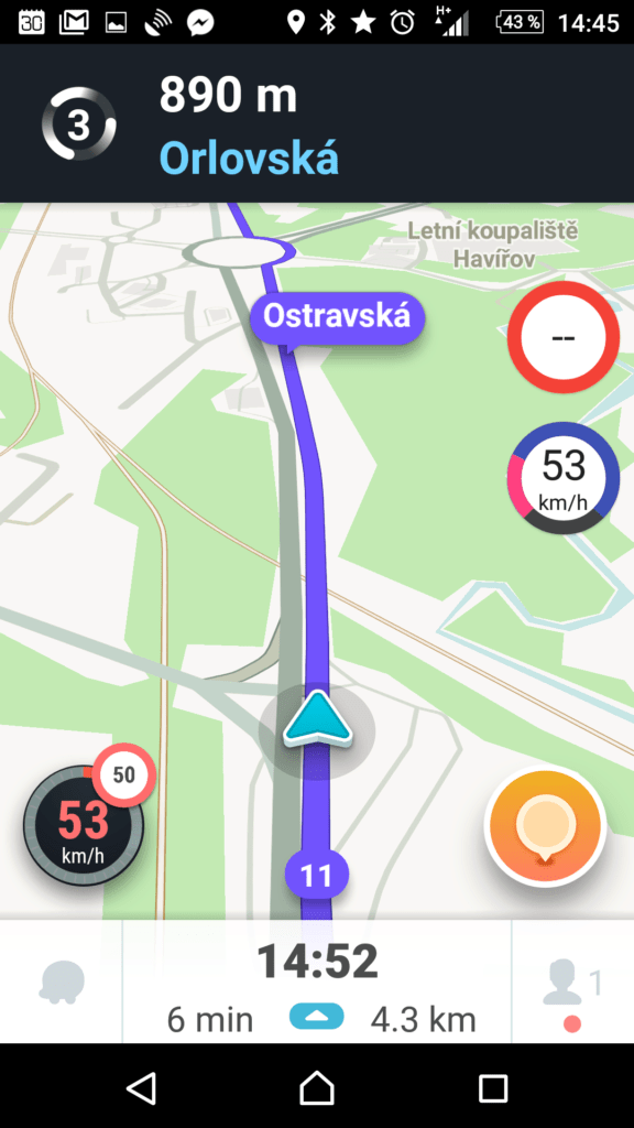Před kruhovým objezdem v Havířově (Waze má údaje správně)