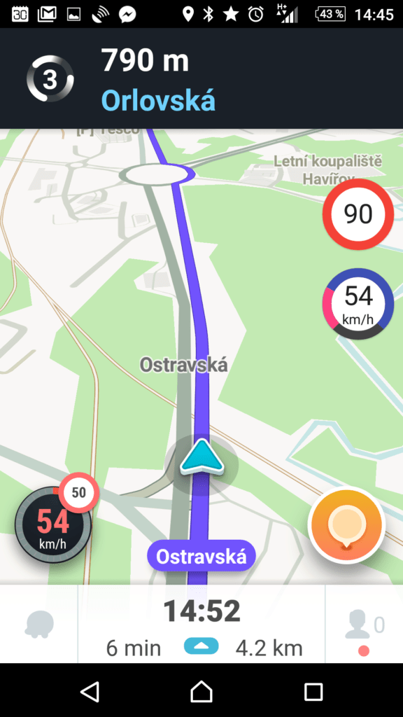 Před kruhovým objezdem v Havířově (Waze má údaje správně)
