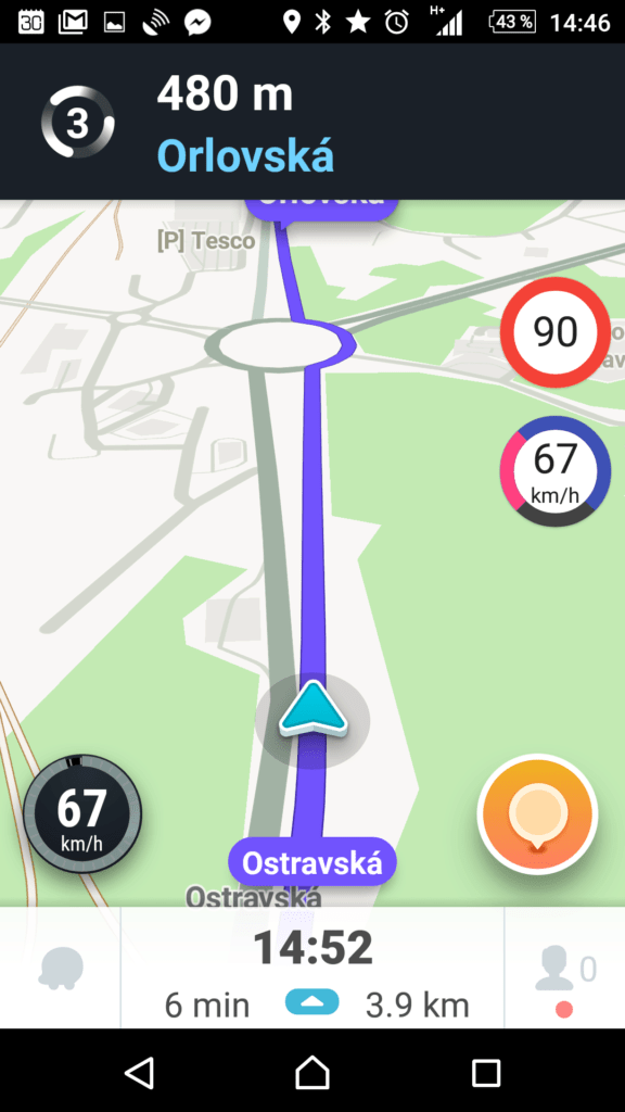 Před kruhovým objezdem v Havířově (Waze má údaje správně)