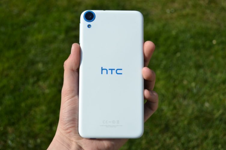 HTC Desire 820 - zadní strana telefonu (4)