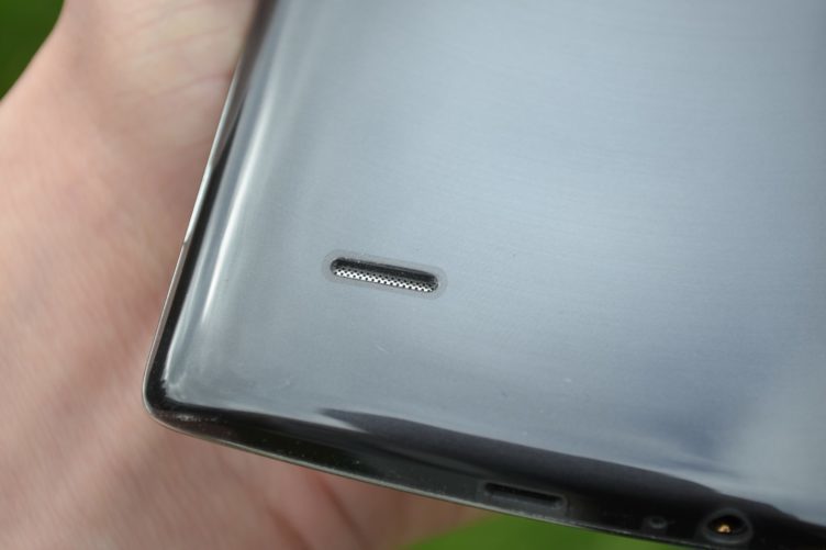 LG G Flex 2 - hlasitý reproduktor (1) LG G Flex 2 - hlasitý reproduktor (1)