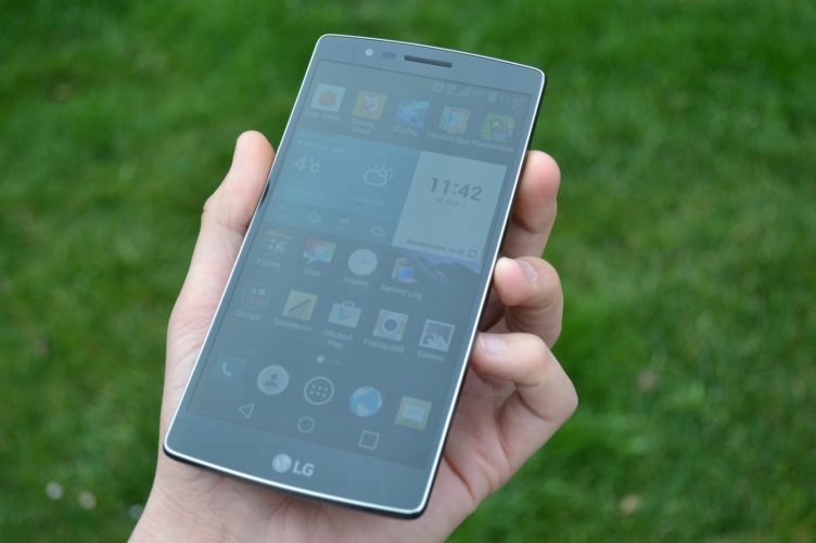 LG G Flex 2 - přední strana telefonu (5) LG G Flex 2 - přední strana telefonu (5)
