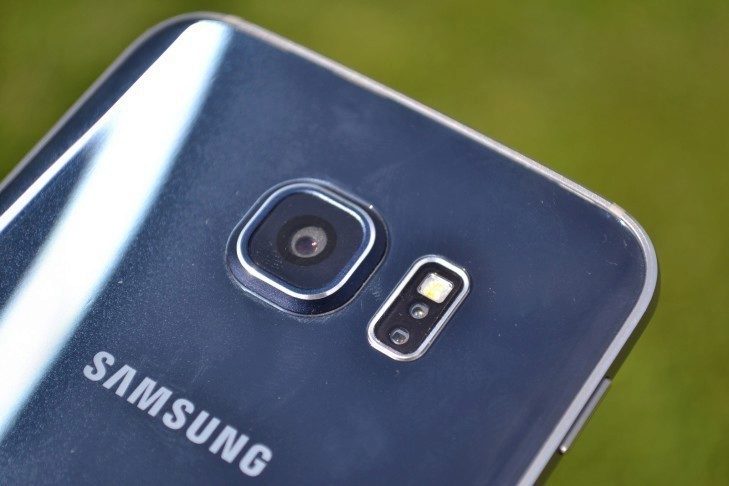 Samsung Galaxy S6 Edge - objektiv a senzory