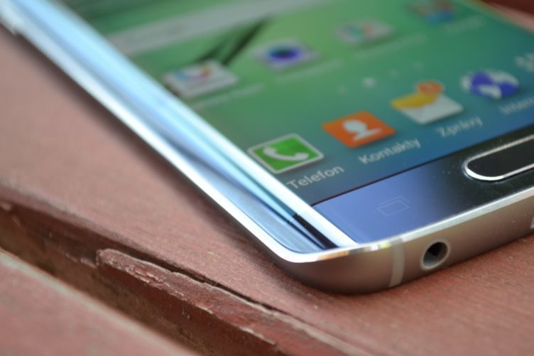 Samsung Galaxy S6 Edge - zakřivení Samsung Galaxy S6 Edge - zakřivení