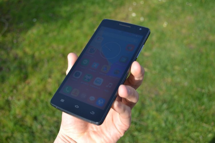 THL 2015 - přední strana telefonu (4) THL 2015 - přední strana telefonu (4)