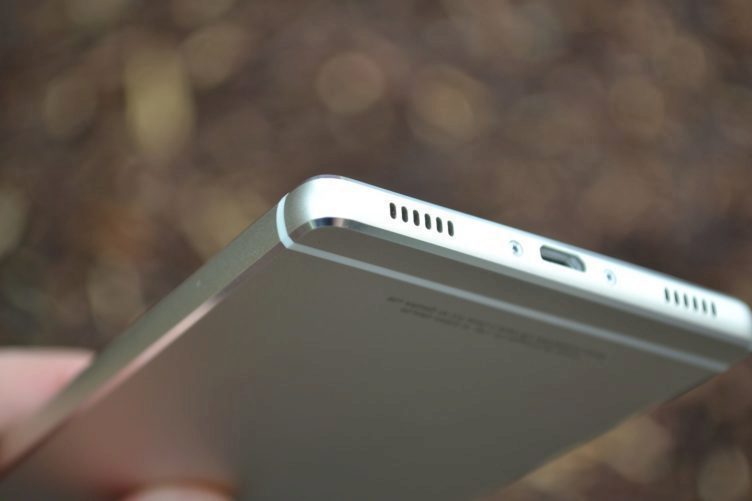 Huawei P8 - reproduktor Huawei P8 - reproduktor
