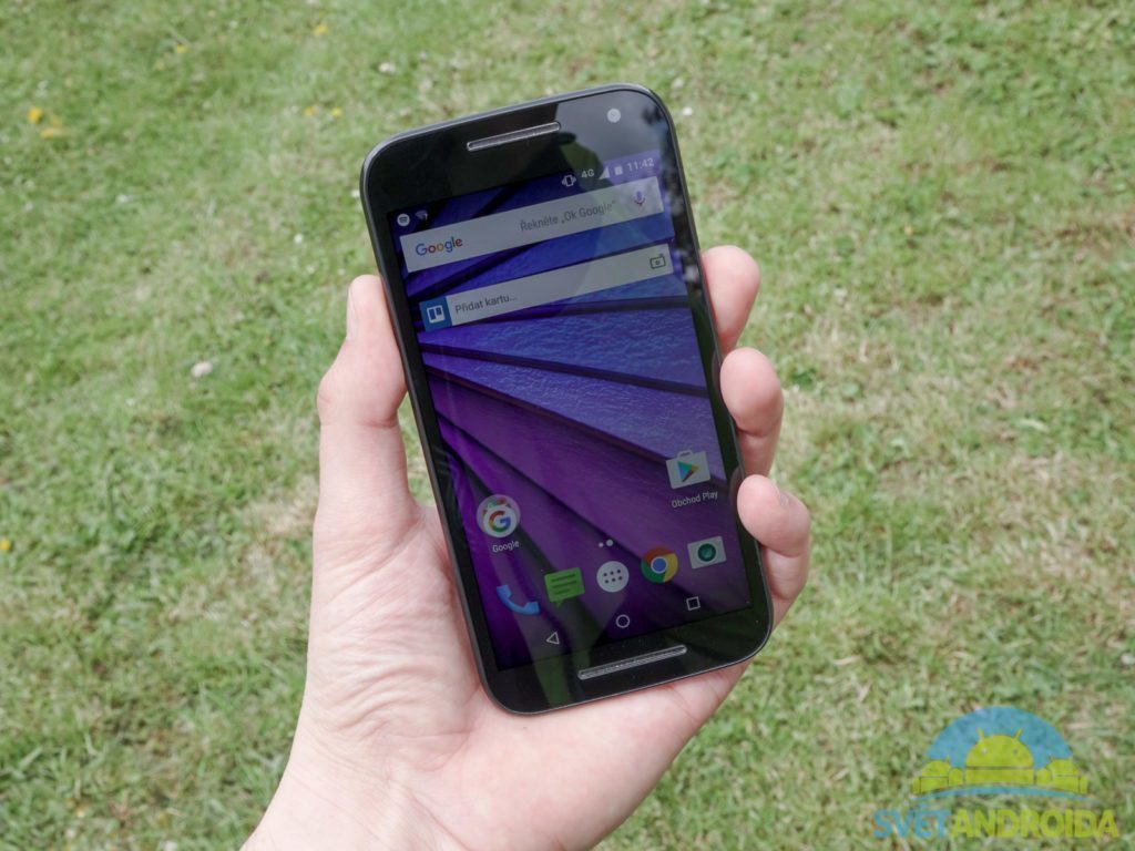 Lenovo Moto G (2015) - displej, držení telefonu 2